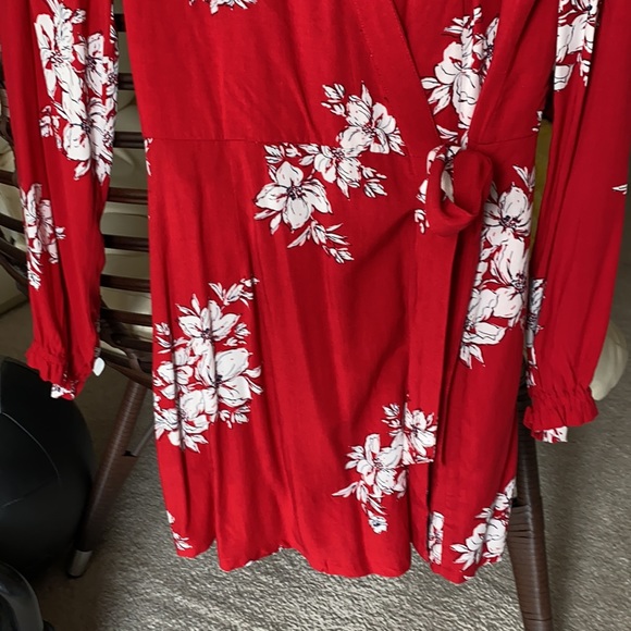 Super cute long sleeve floral romper - Picture 5 of 10
